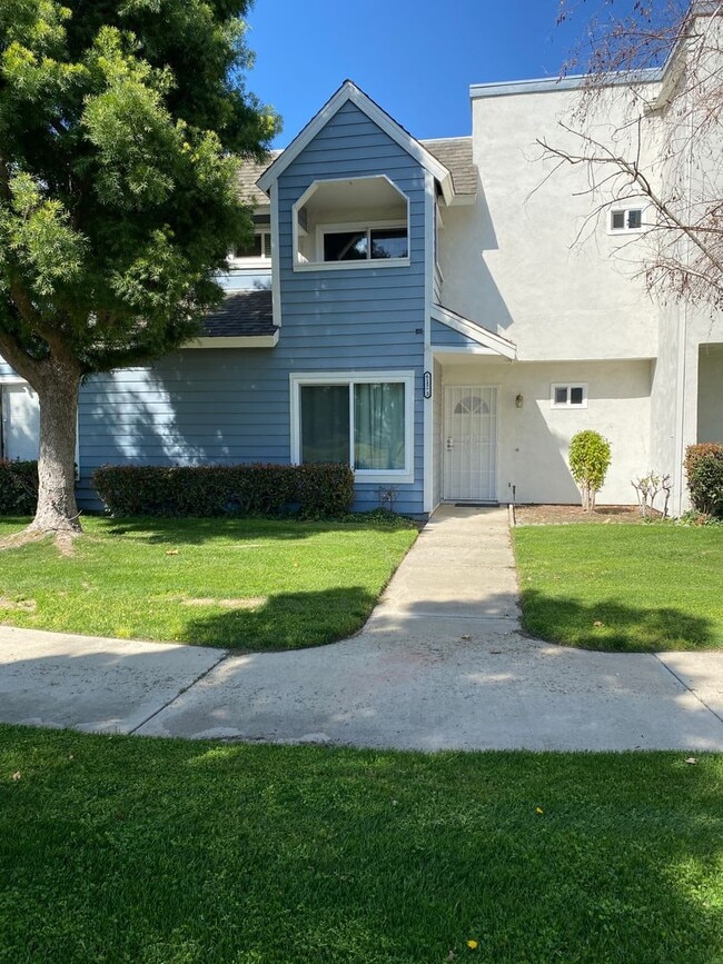 Primary Photo - 3-Bedroom Townhome in Desirable Village Pa...