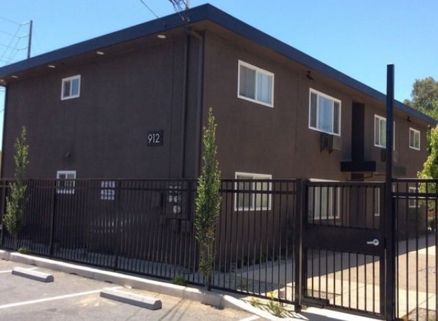 Building Photo - 920 Blue St