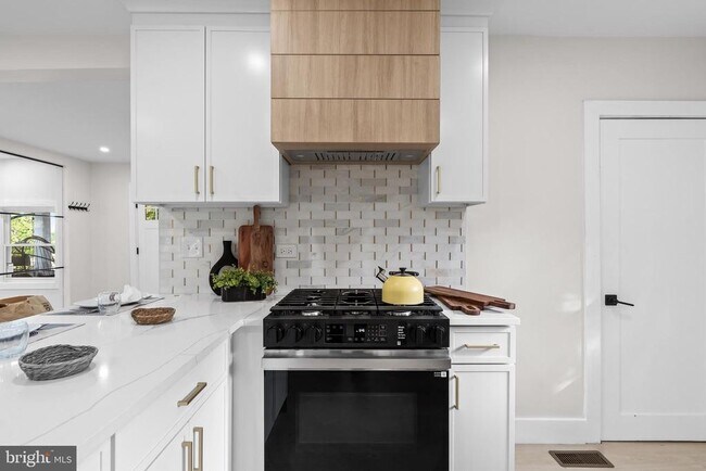 Building Photo - 4 E Haddon Ave