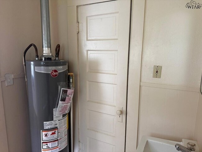 Building Photo - 2003 Wilson Ave