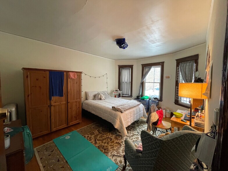 Building Photo - 87 Gardner St