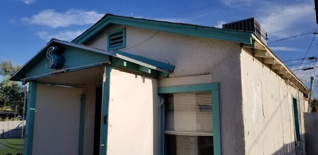 Building Photo - W1008