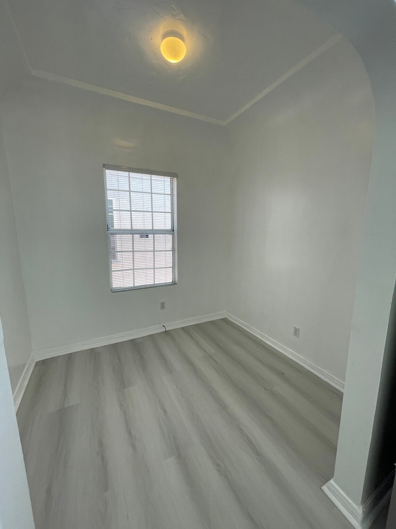 Building Photo - 1602 S Stanley Ave