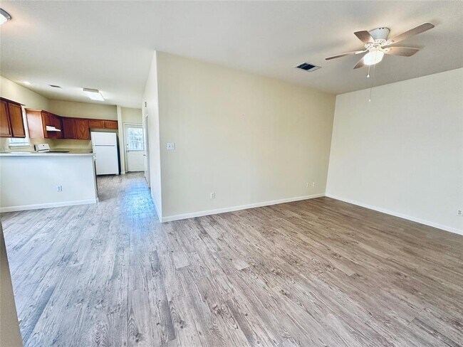 Building Photo - 2873 Southampton Way