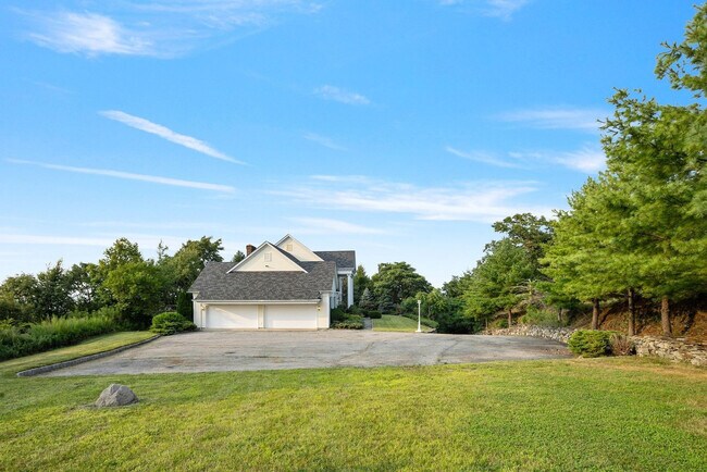 Building Photo - 321 Museum Village Rd