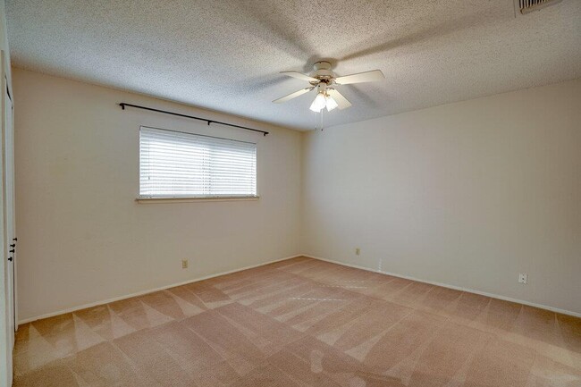 Building Photo - 4601 Gray Fox Dr