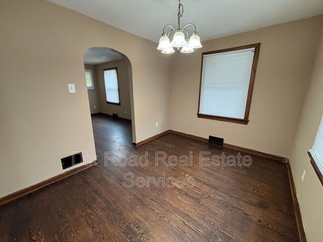 Building Photo - 348 Nassau St