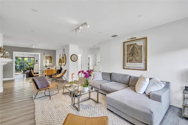 Building Photo - 3030 SW 2nd Ave