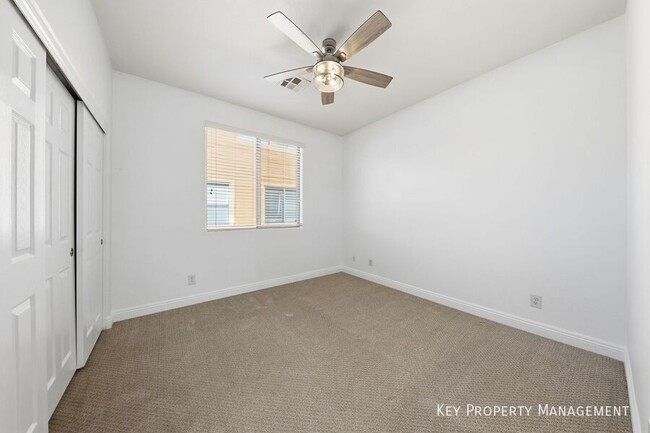 Building Photo - 956 Via Canale Dr