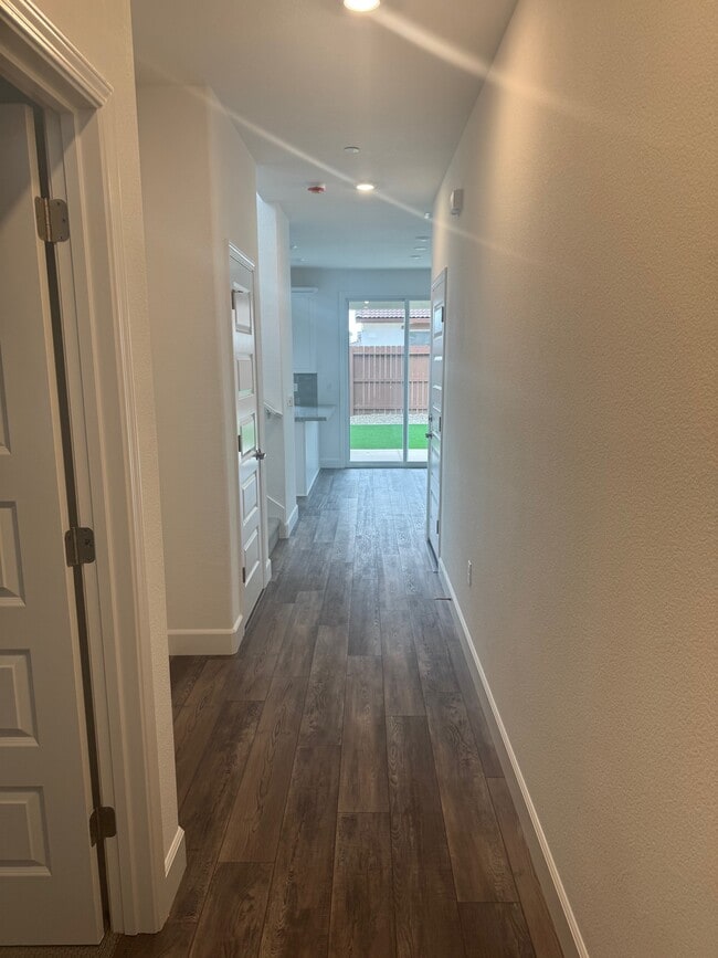 Building Photo - 4041 Flathead Dr