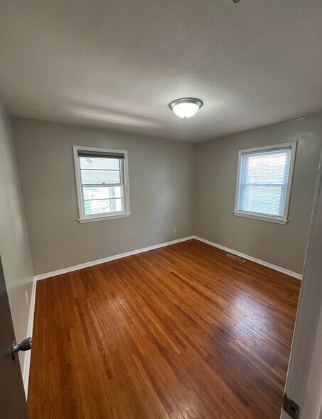 Building Photo - 1223 2nd St NE