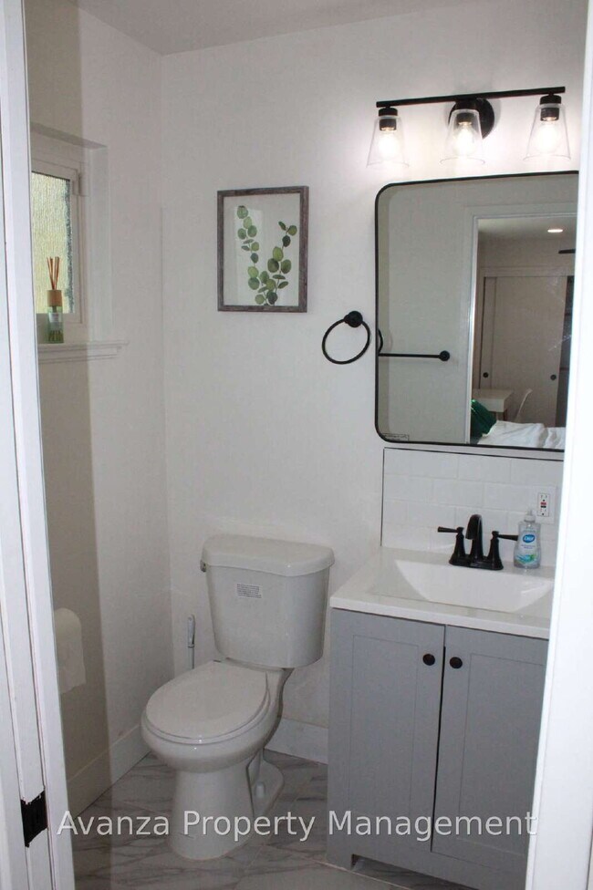 Building Photo - Home for Rent 4 Bed/3 Bath - 1,791 Sq Ft. Rent: $2,750/month Security Deposit: $2,850 Bullard Hig...