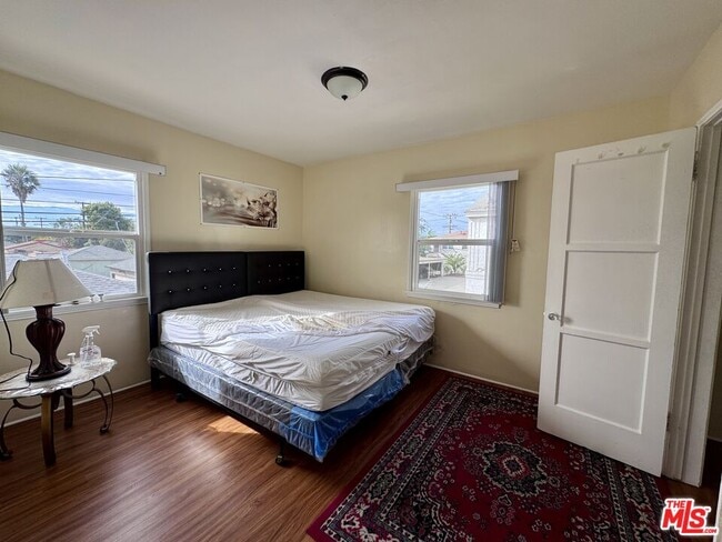 Building Photo - 8211 Crenshaw Dr