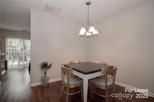 Building Photo - 137 Lynch Cir