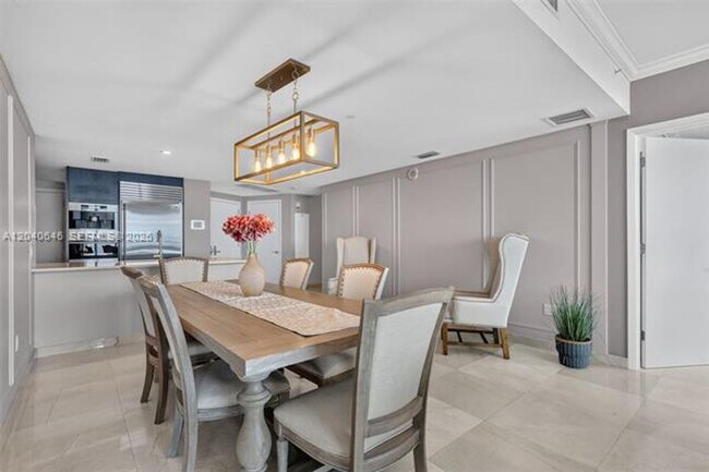 Building Photo - 17001 Collins Ave