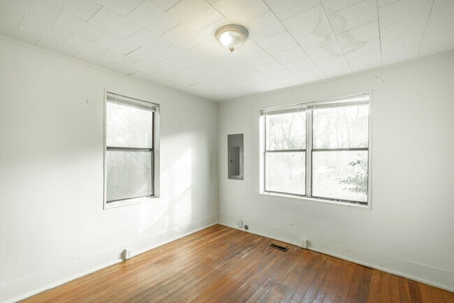 Building Photo - Updated 2 Bedroom Red Bank Home with Porch and Backyard