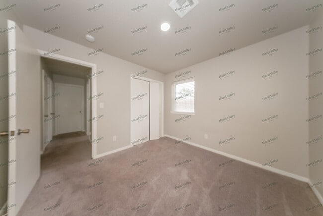 Building Photo - 3821 Rosewood Ct