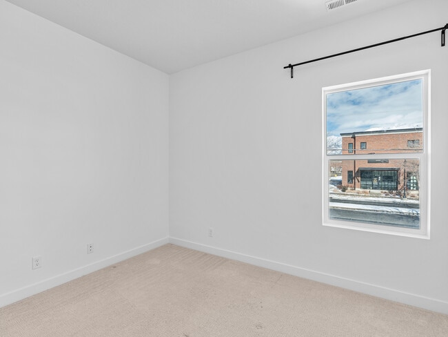 Building Photo - 4638 Tulip Ln