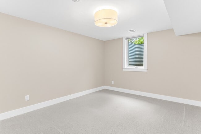 Building Photo - 4295 Oak Dr Ln