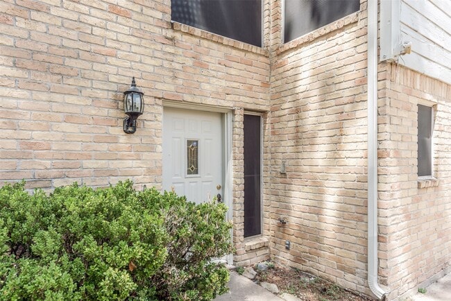 Building Photo - 13318 Queensride Ln