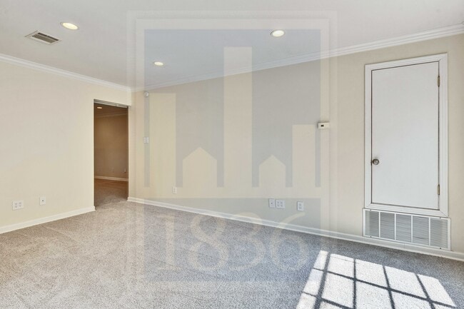 Building Photo - 4815 Woodview Ave