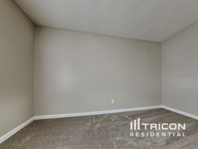 Building Photo - 65 Holly Creek Dr