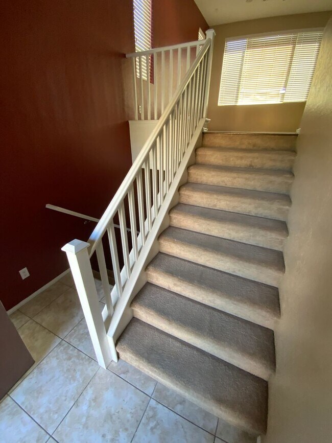 Building Photo - NW 3 BEDROOM WITH A LOFT, CLOSE TO COMMUNITY PLAYGROUND