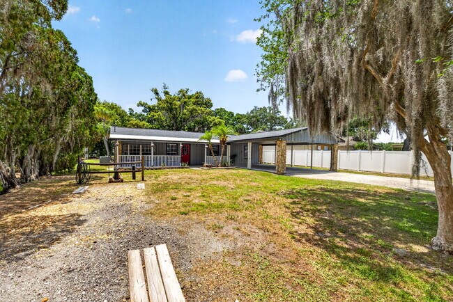 Building Photo - 18140 Oakdale Rd