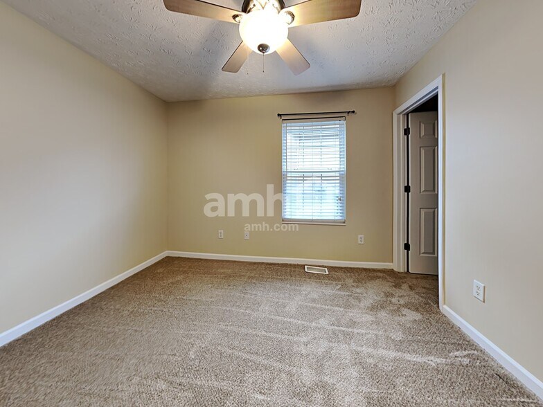 Building Photo - 9235 Sawgrass Dr