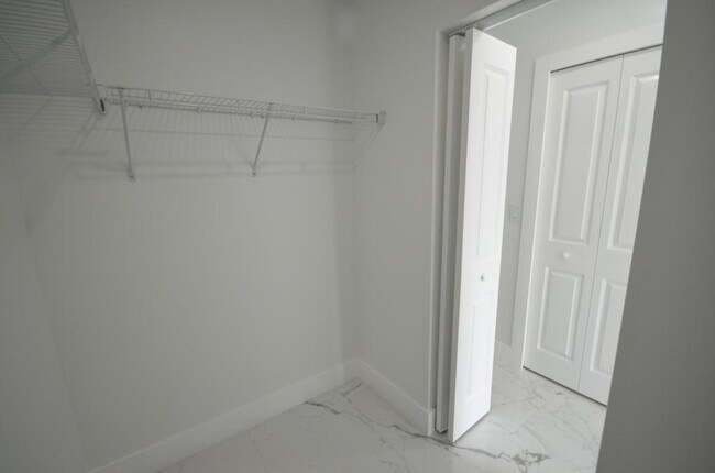 Building Photo - 1132 Edelweiss St E