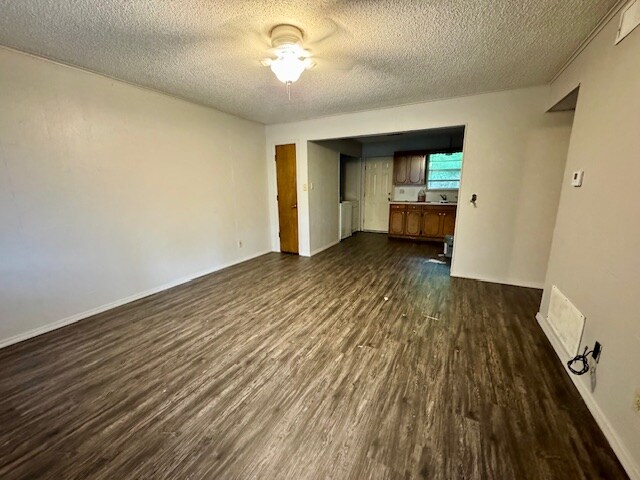 Building Photo - 2074 N Gregg Ave