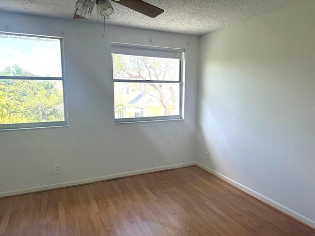 Building Photo - 795 Crystal Lake Dr
