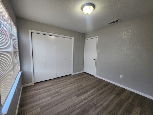 Building Photo - 4034 Belle Park Dr