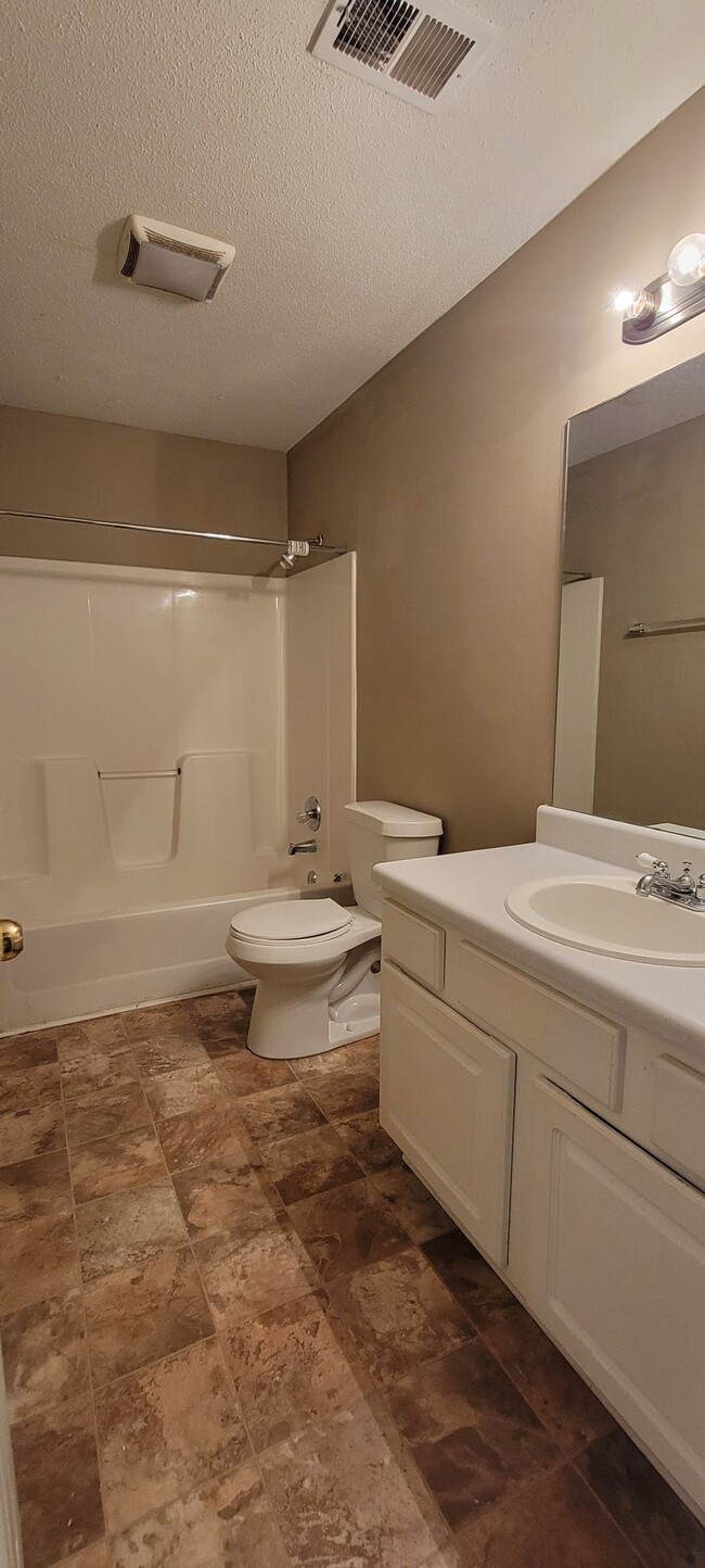 Building Photo - So CLEAN and AFFORDABLE~