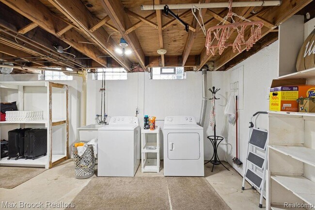 Building Photo - 1131 Indianwood Trail