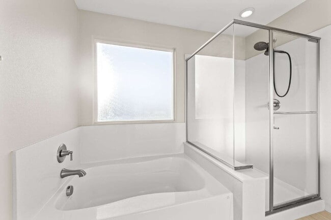 Building Photo - Beautiful two-story home with a bright open floor plan and modern finishes throughout. The spacio...