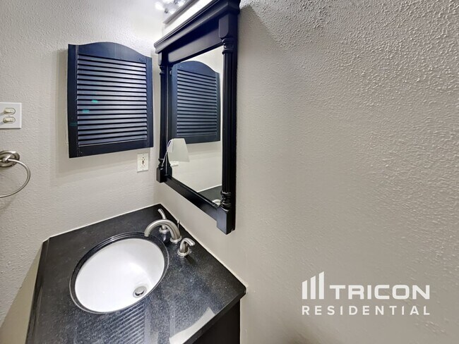 Building Photo - 5350 Binz Engleman Road San Antonio TX