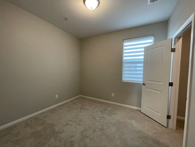 Building Photo - Gorgeous 2 Story Home in Gated Community!