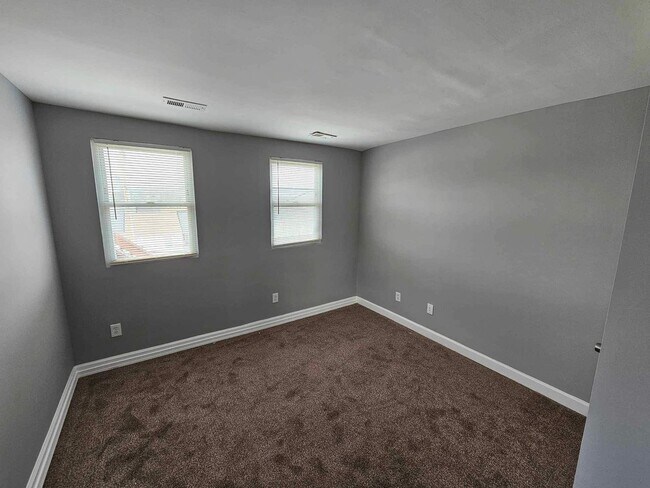 Building Photo - 2412 Huron St