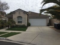 Building Photo - Single level home near Tommie Kunst Junior High