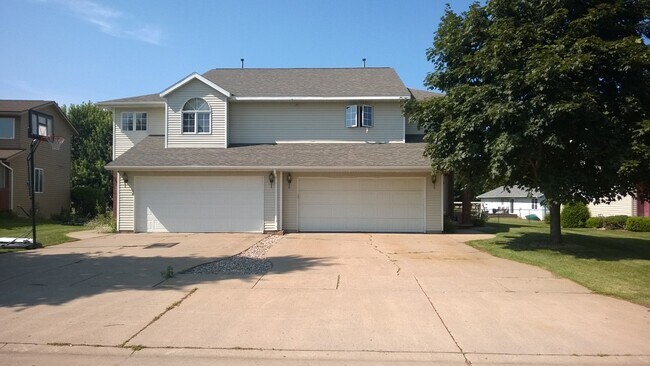 Building Photo - 1208 Nicolet St