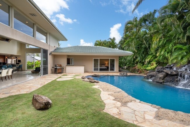 Building Photo - Portlock Paradise