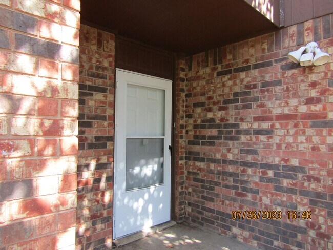 Building Photo - 5406 NW Sir Brian Ave