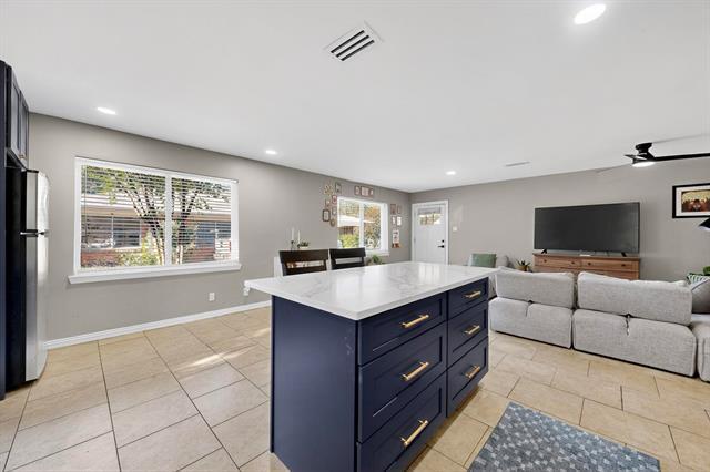 Building Photo - 10018 Olmos Dr