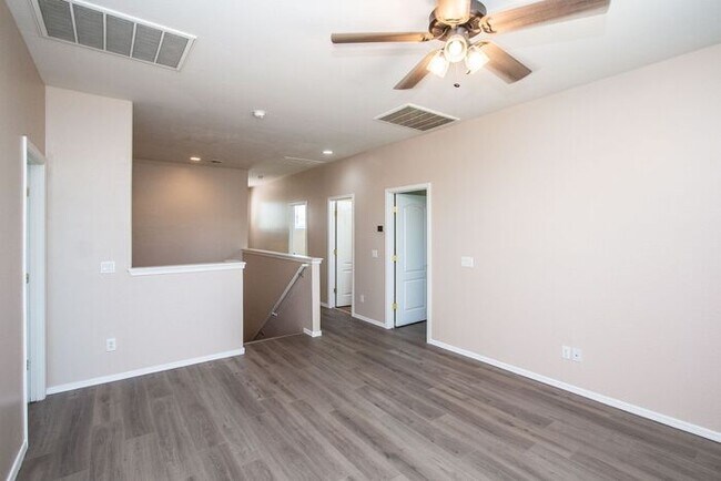 Building Photo - 5Bedroom/3Bath San Tan Vally Home!