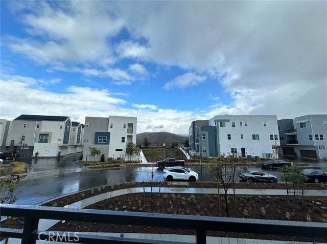 Building Photo - 206 Sash