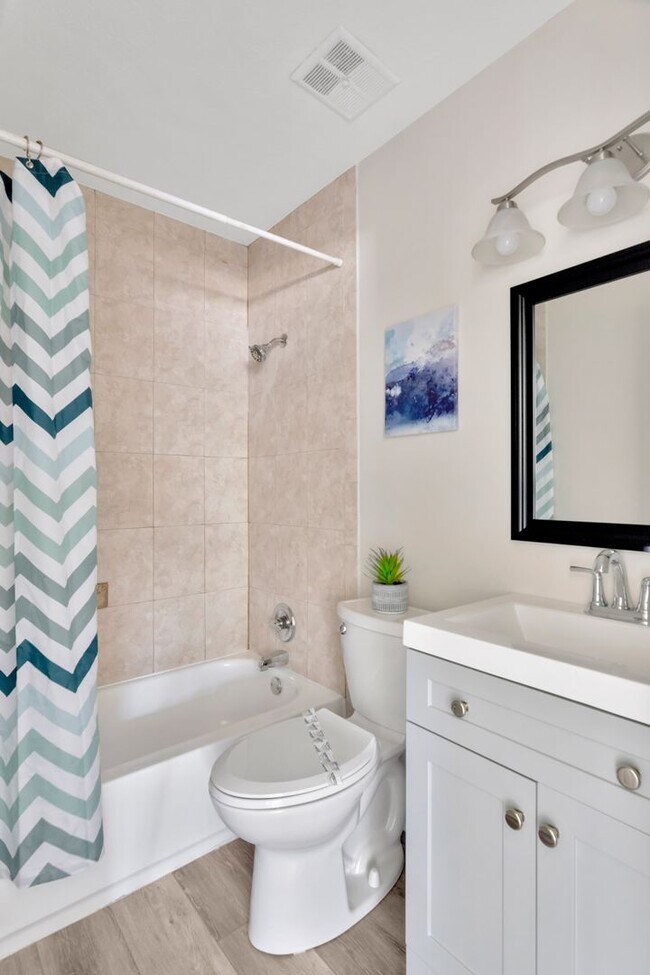 Building Photo - Remodeled Pool Home in the Heart of Brandon, FL