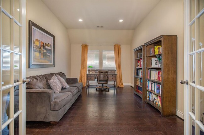Building Photo - 10006 Montecola Pine