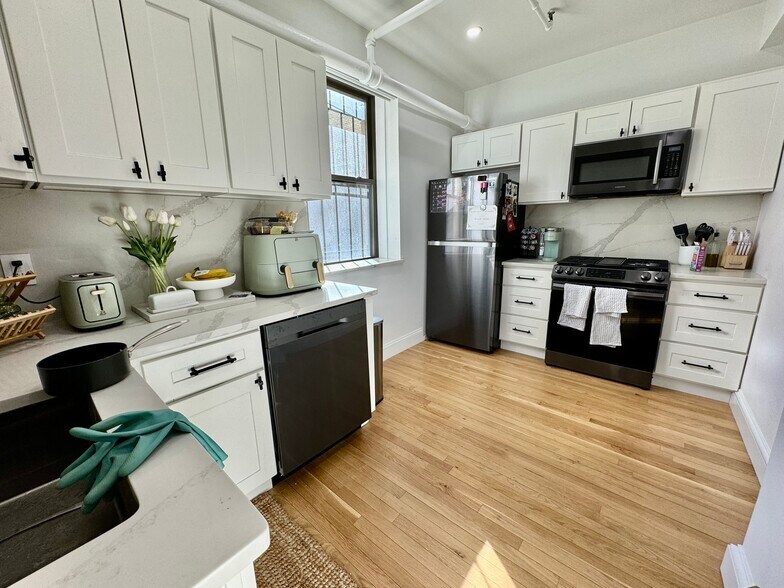 Building Photo - 1662 Commonwealth Ave