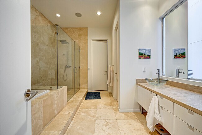Building Photo - 5426 McCulloch Cir